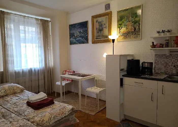Tiny Center G Studio